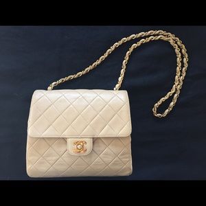 Quilted beige lambskin CHANEL handbag, gold chain